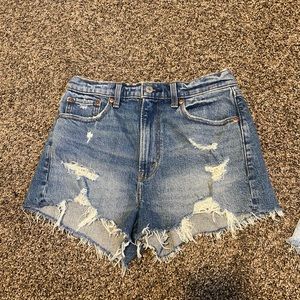ABERCROMBIE HIGH RISE MOM SHORT